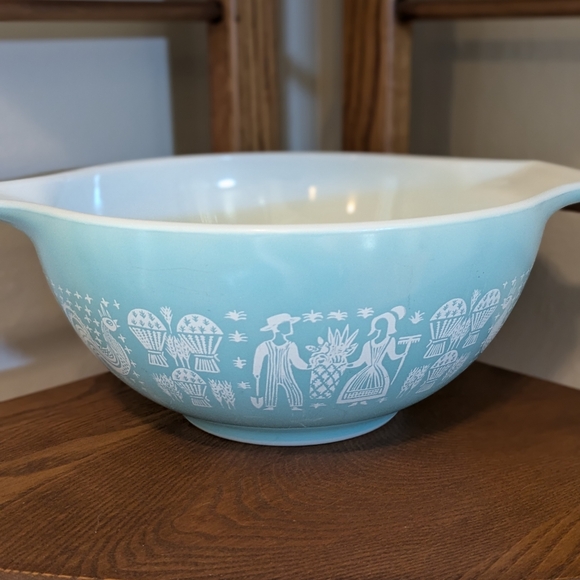 Vintage Pyrex Butterprint Bowl - Picture 1 of 4
